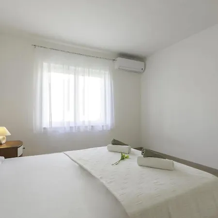Gorgeous In With Wifi Apartamento Novi Vinodolski