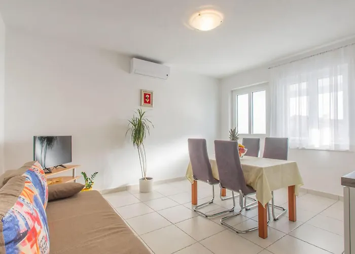 Amazing In Apartamento Novi Vinodolski